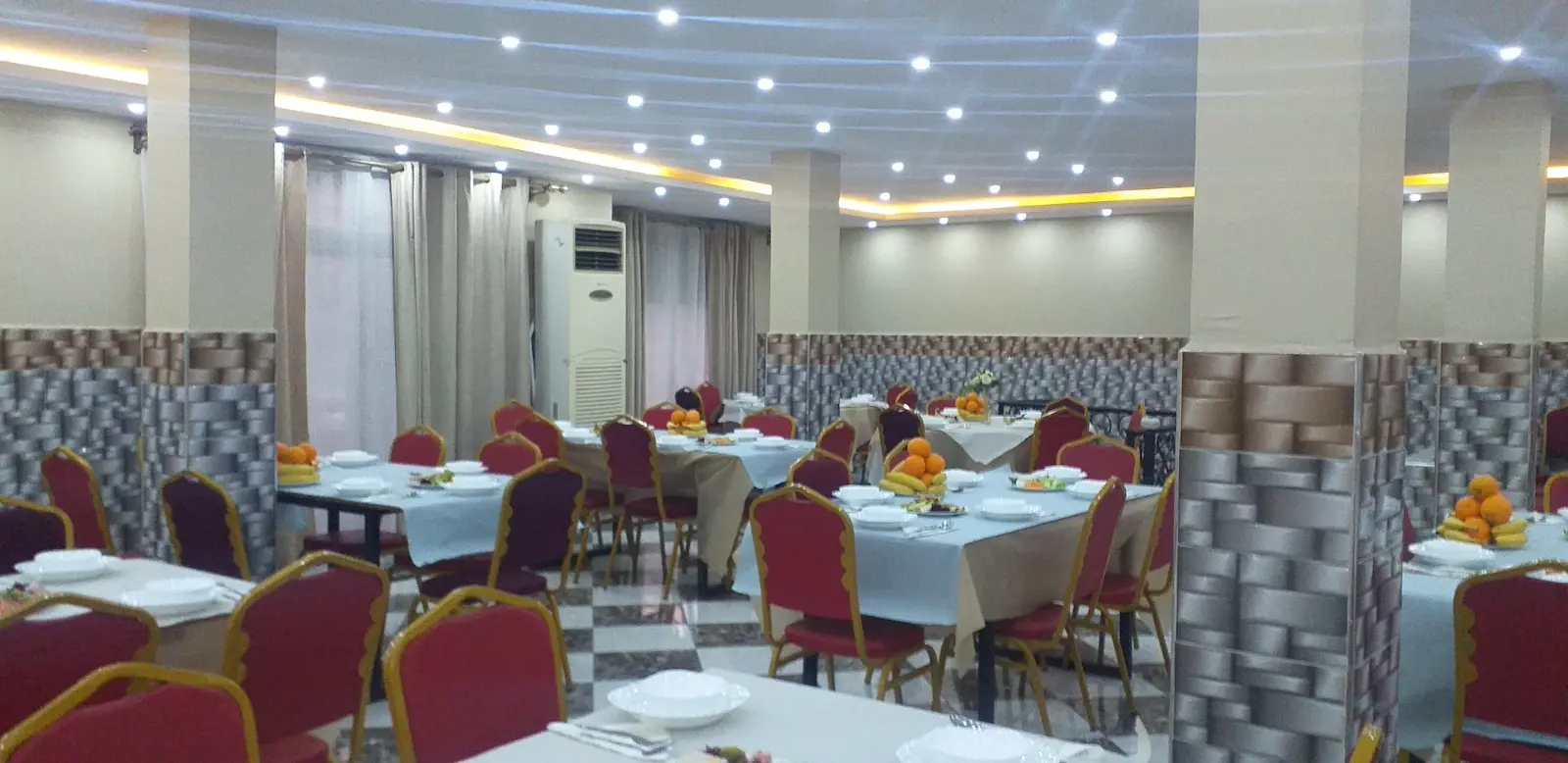 salle de diner bague dali 2
